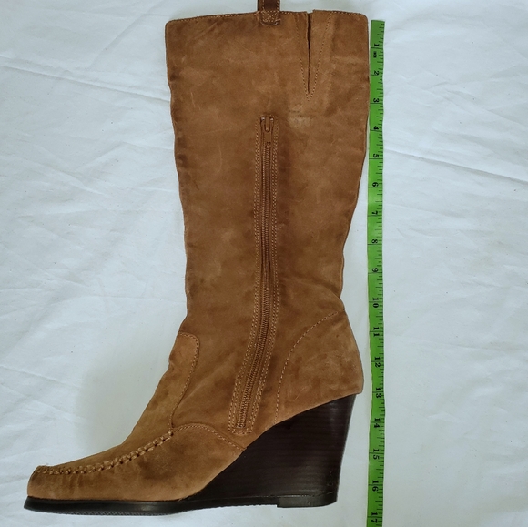 Relativity tan moccasin style wedge boots size 9.5 - Picture 7 of 8